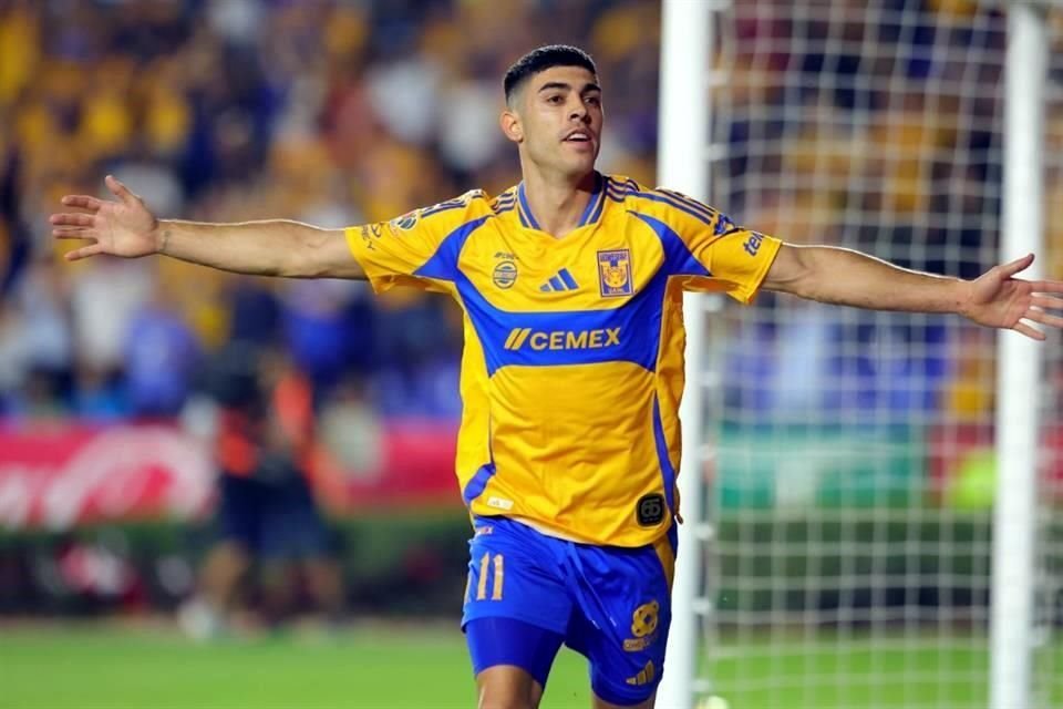 Juan Brunetta festeja su cuarto gol en el torneo y primero para Tigres ante el Atlas.