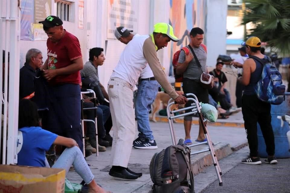  Algunos migrantes quedaron en la ciudad tras la cancelación de sus citas para pedir asilo en EU.