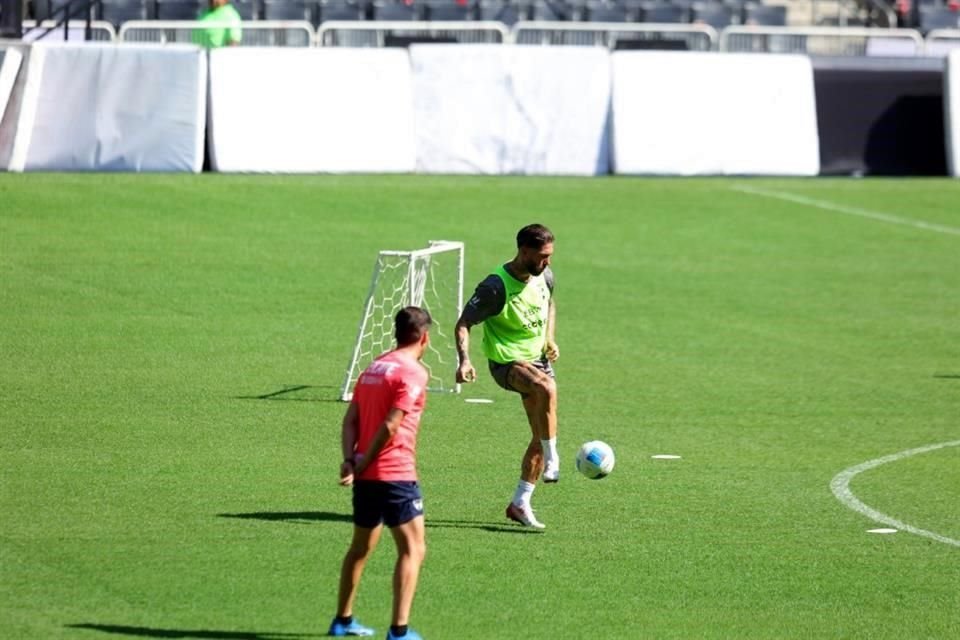 Sergio Ramos trabajó por primera vez en la cancha del Estadio Monterrey.