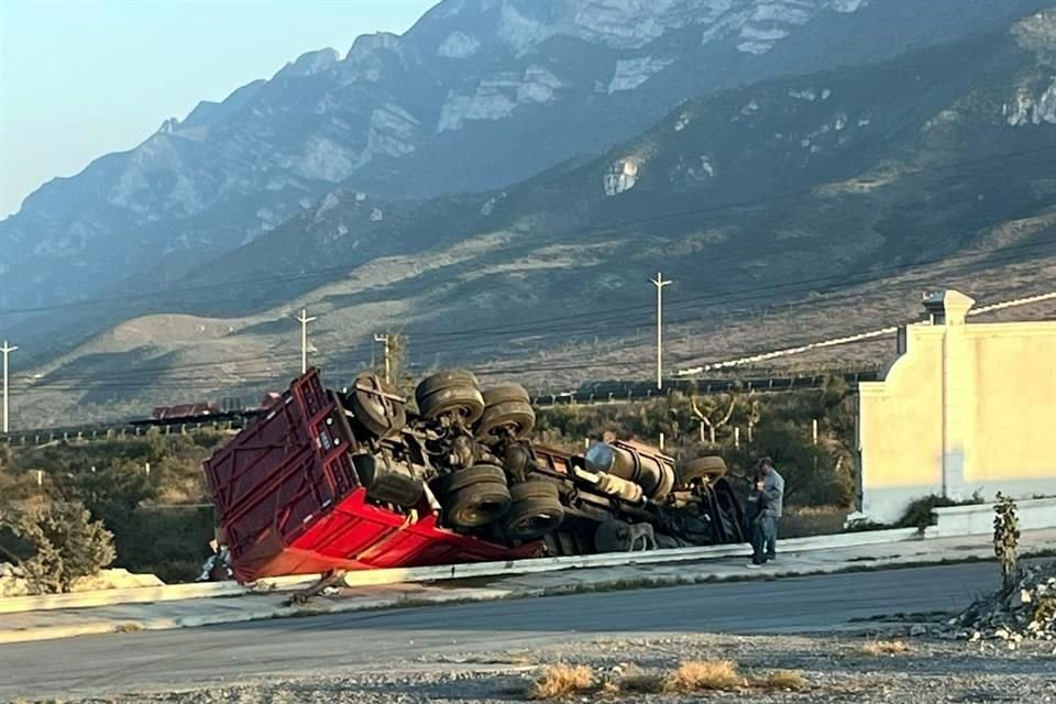 El segundo accidente fue reportado alrededor de las 18:00 horas, en el kilómetro 50, rumbo a Monterrey.