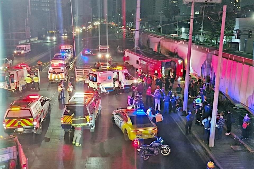 El pasado viernes, un autobús de Senda volcó al intentar ganar el paso al tren, provocando la muerte de un hombre, en Díaz Ordaz y Camino al Campo de Tiro.