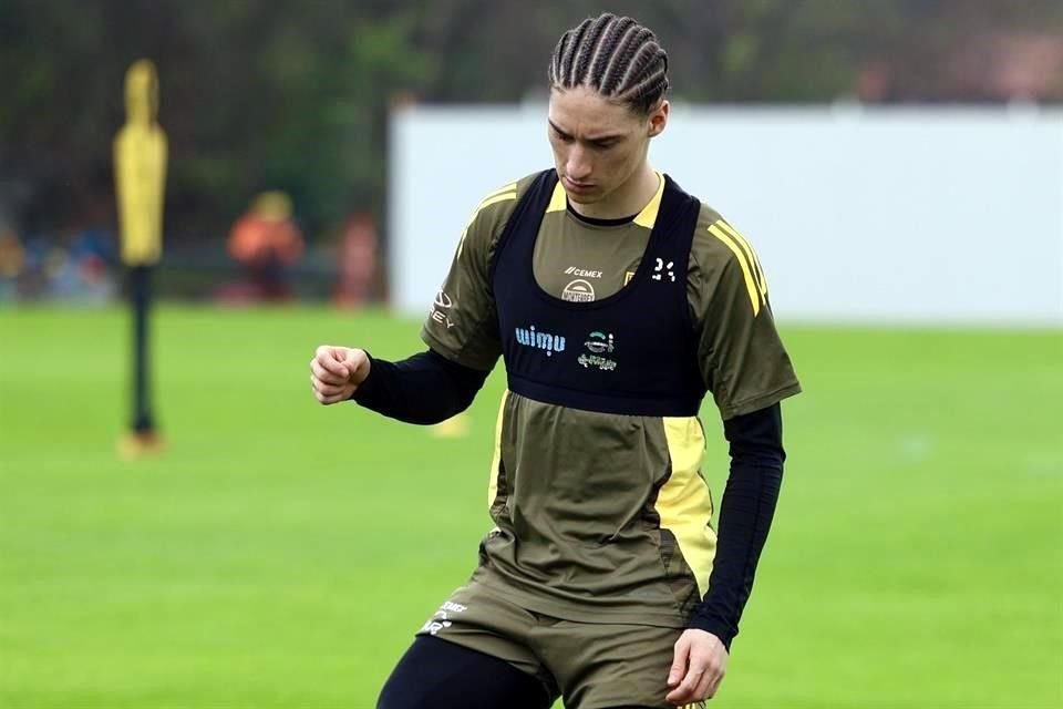 Marcelo Flores estuvo en campo en el entrenamiento de este lunes con Tigres.