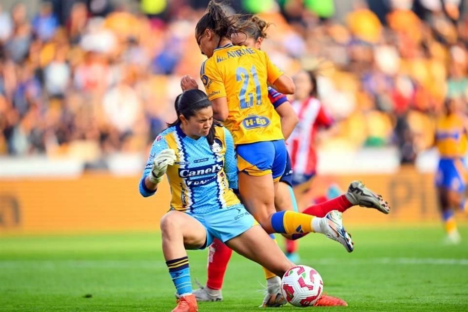 Tigres sufrió para vencer 2-1 al Atlético de San Luis, en el Estadio Universitario.