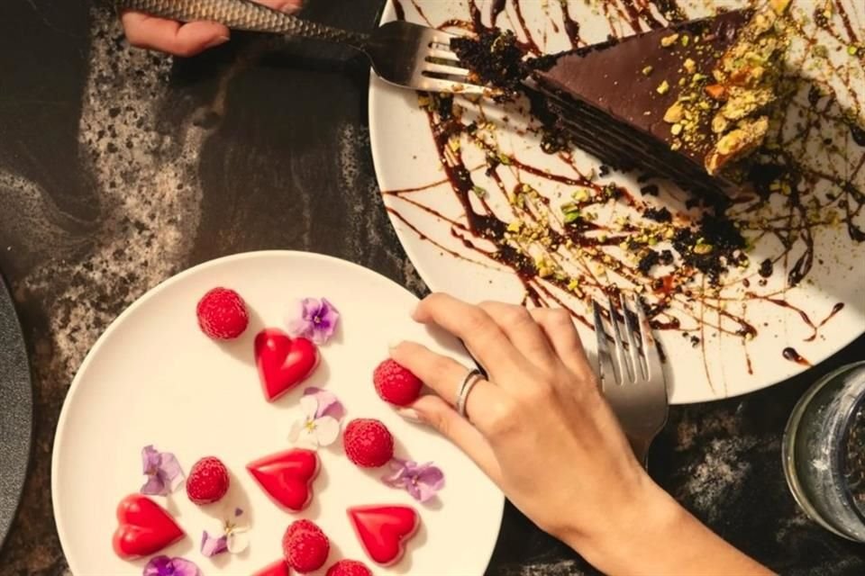 Las buenas cenas le ganan a los regalitos y flores, y para ello, se lanzó un listado de los mejores restaurantes para celebrar San Valentín.