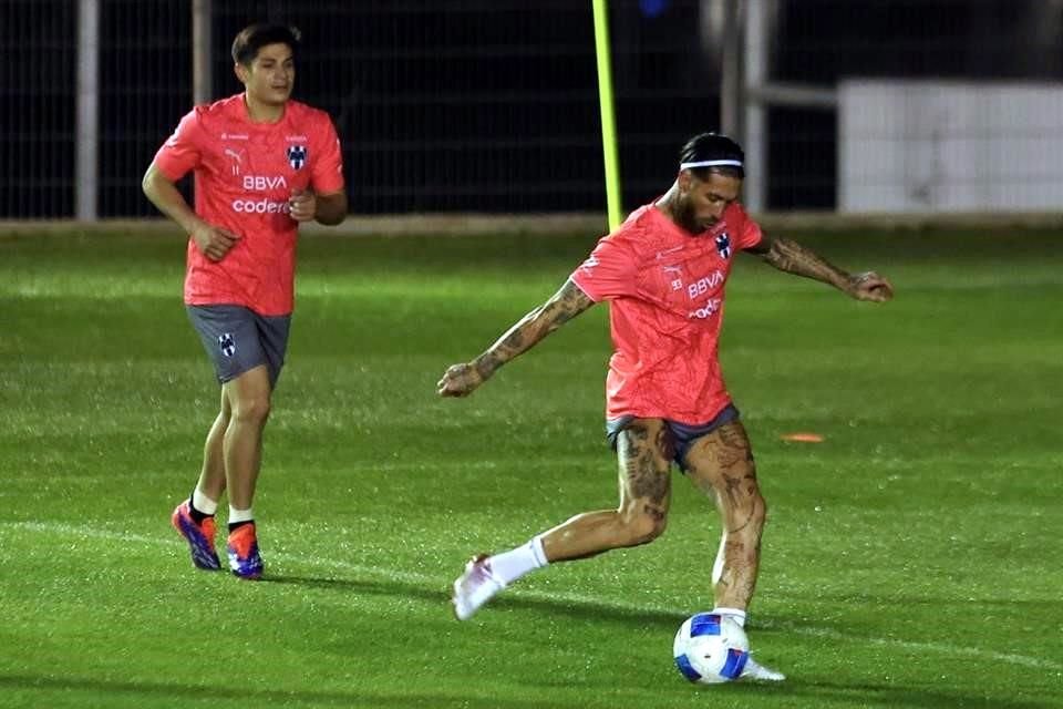 El histórico central español Sergio Ramos entrenó el lunes por primera vez en las instalaciones de El Barrial.