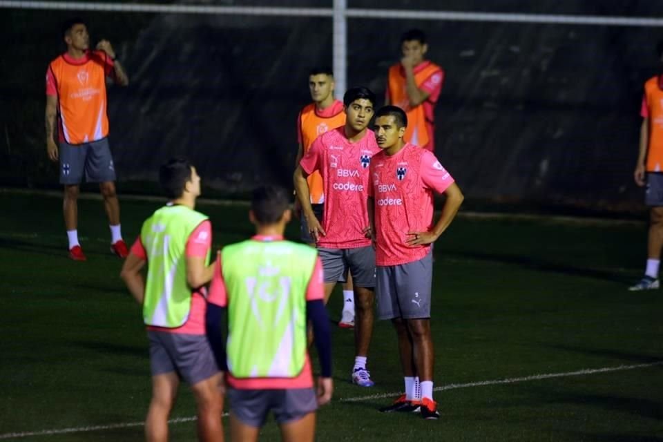 El histórico central español Sergio Ramos entrenó el lunes por primera vez en las instalaciones de El Barrial.