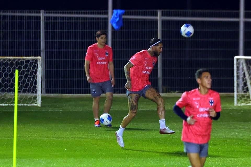 El histórico central español Sergio Ramos entrenó el lunes por primera vez en las instalaciones de El Barrial.