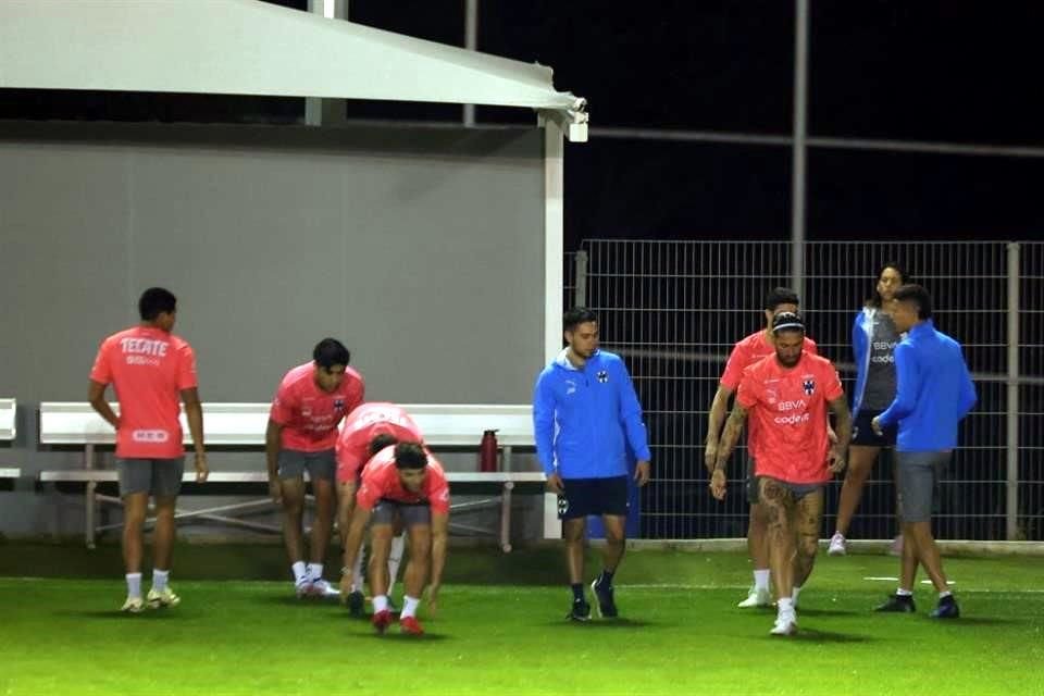 El histórico central español Sergio Ramos entrenó el lunes por primera vez en las instalaciones de El Barrial.