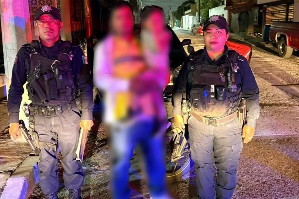 Una niña de 3 años que deambulaba por la calle sin supervisión de adultos es rescatada por la Policía de Guadalupe y devuelta a su familia.