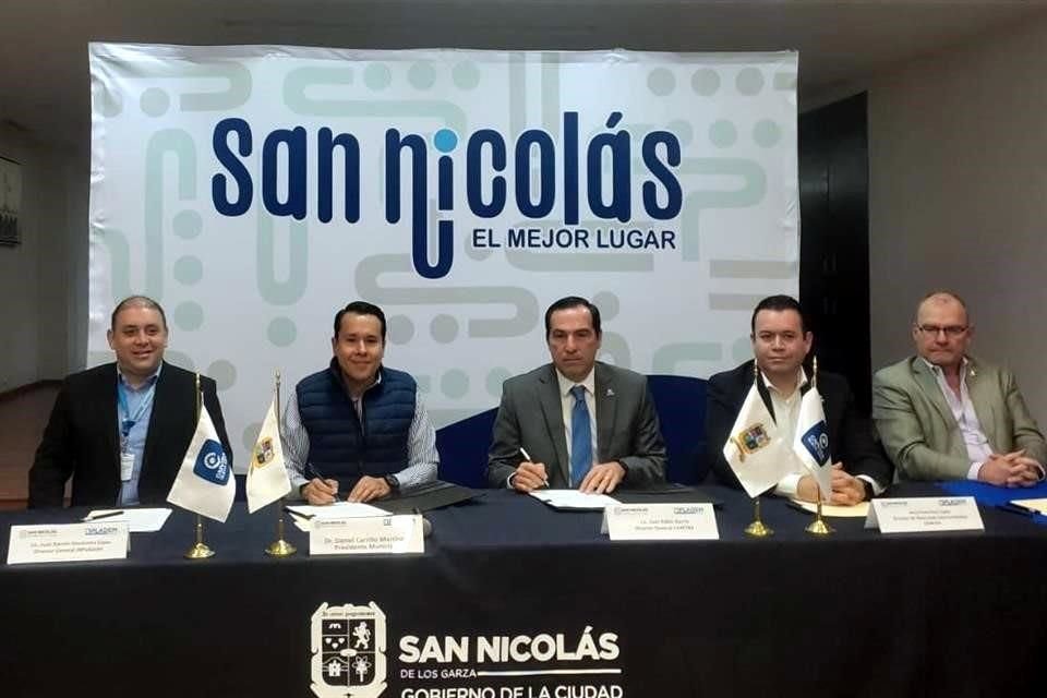 En la firma del convenio estuvieron presentes el Alcalde de San Nicolás, Daniel Carrillo, y el Director general de Caintra, Juan Pablo García.