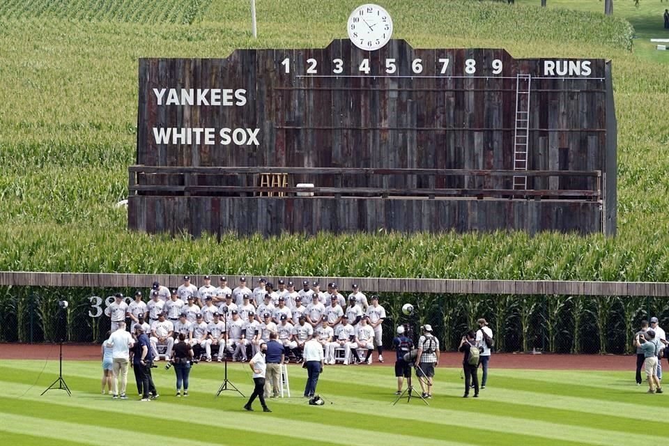 Yanquis y Medias Blancas de Chicago jugaron en el 'Campo de los Sueños', donde se filmó la popular película 'Field Of Dreams' en 1989. Observa las imágenes.