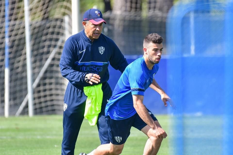 Nacho Ambriz tendrá que ganar más del 60 por ciento de puntos para regresar al Huesca a Primera División.