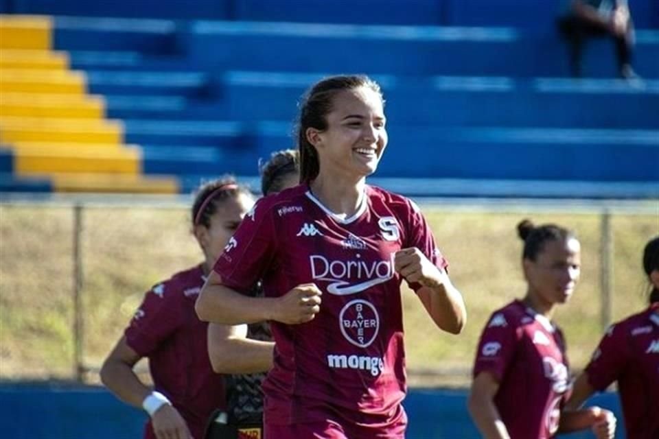 La defensa de 21 años llega a Monterrey procedente del Saprissa, de Costa Rica.