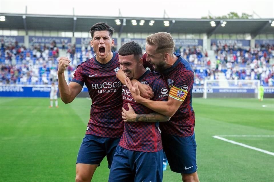 El Huesca suma su primer triunfo con Ambriz.