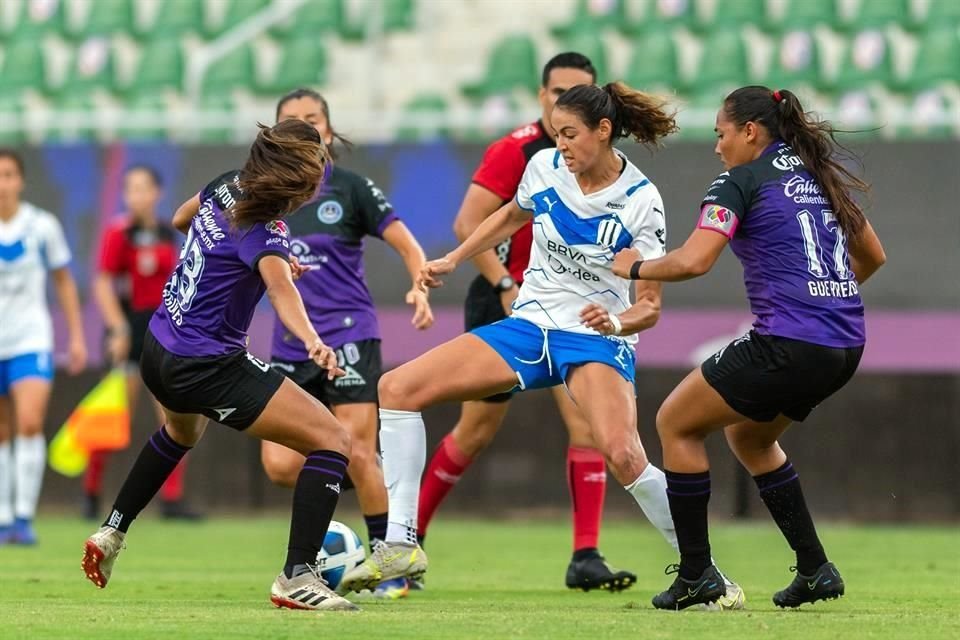 Rayadas fueron superiores a Mazatlán, y el marcador lo reflejó desde el medio tiempo: 2-0.