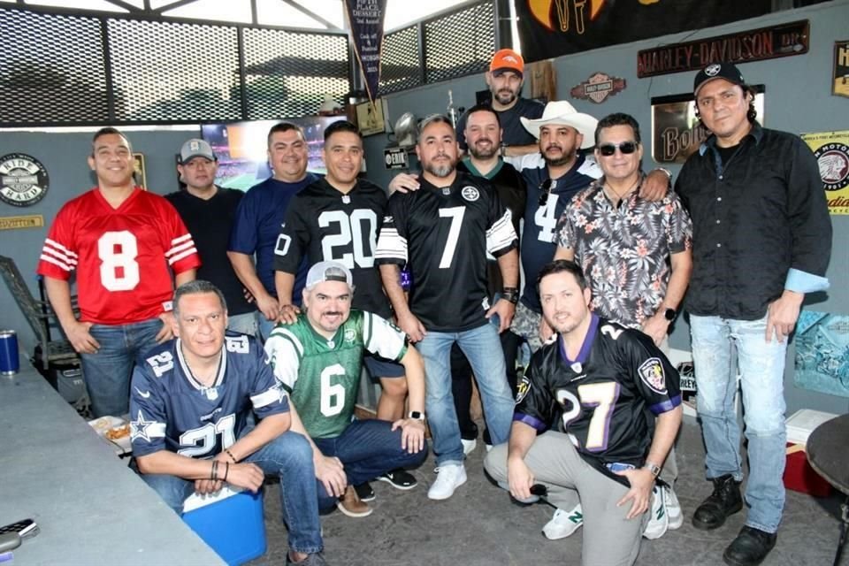 Aficionados de la NFL se reúnen para ver el encuentro entre Kansas y Eagles en el Súper Tazón, el 9 de febrero.