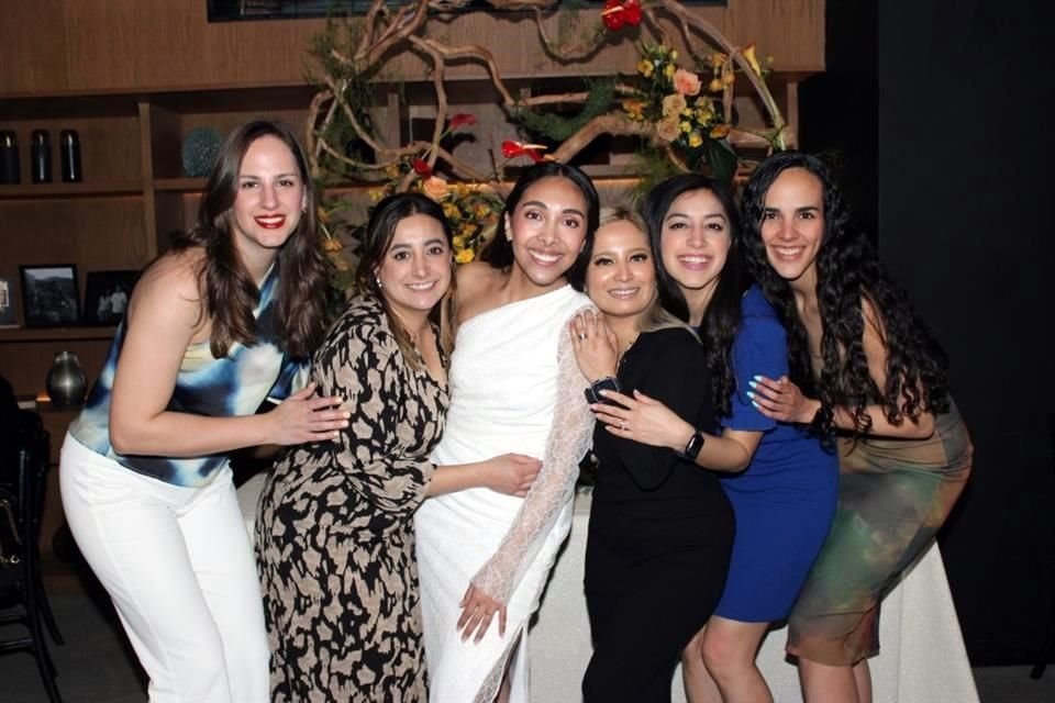 Ale Cantú, Rebeca Lozano, Mariana Juárez Domínguez, Janeth Pazquel, Alondra Torres y Kelly Cano