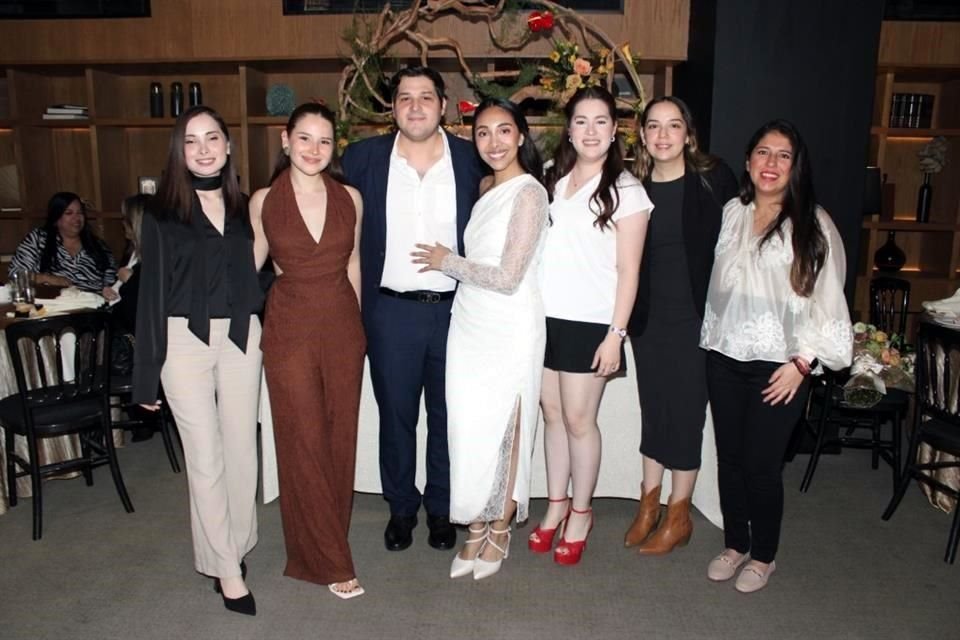 Andrea González, Mariana Morales Moreno, Jorge Juárez González, Mariana Juárez Domínguez, Ana Ángulo, Luz Garza y Éricka Cervantes