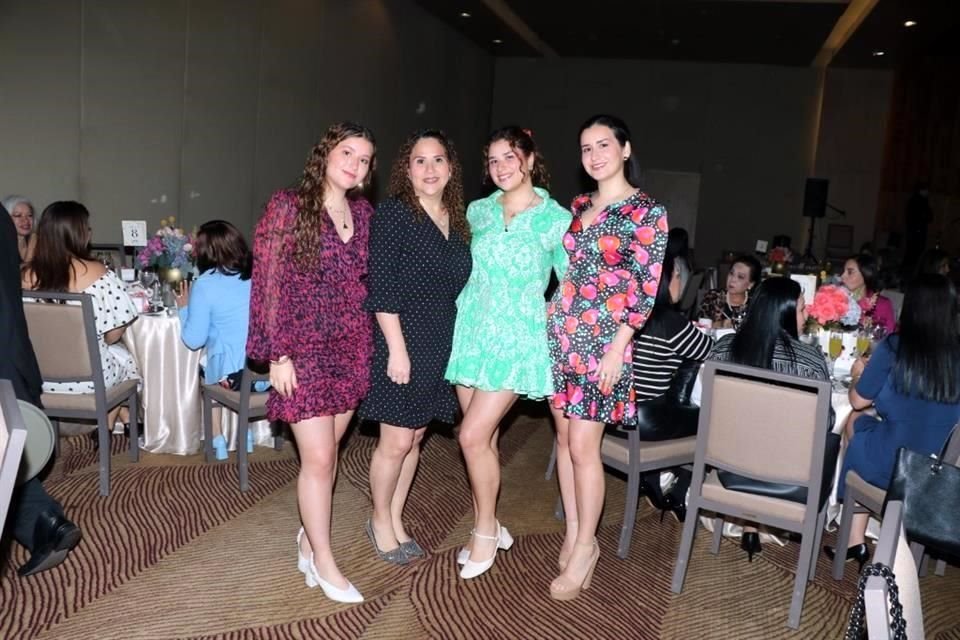 Alina Assad, Elia Morales de Assad, Salma Assad y Tamara Assad Morales