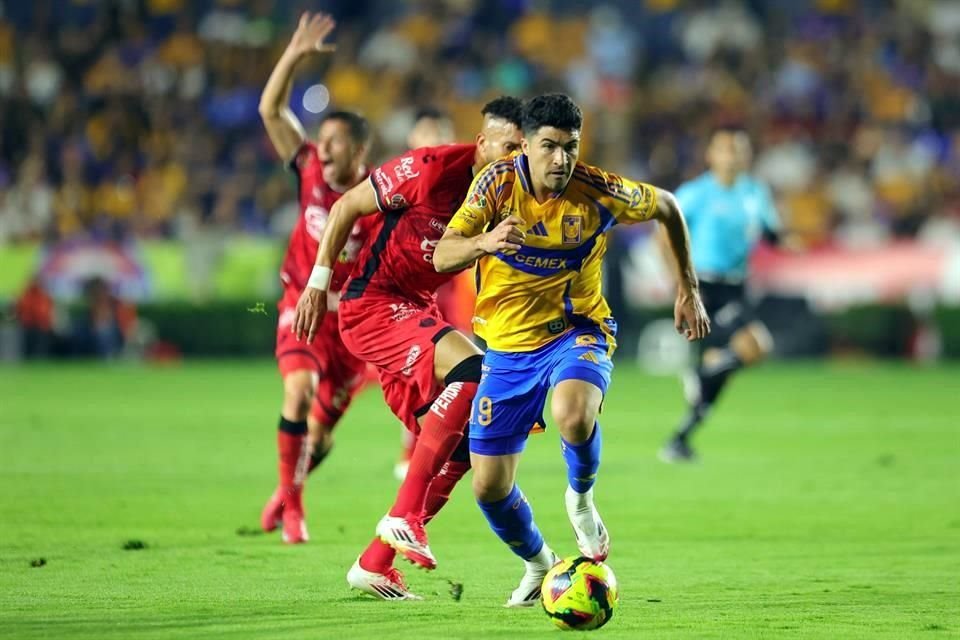 Nicolás Ibáñez atraviesa por una sequía goleadora y busca reaccionar hoy.