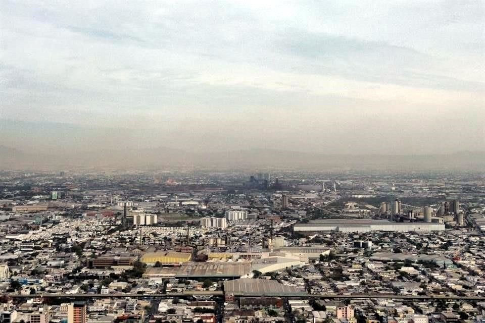 Sin embargo, se estima que la calidad del aire empeore aún más, ya que el grueso de polvo ingresaría en las primeras horas de esta tarde.