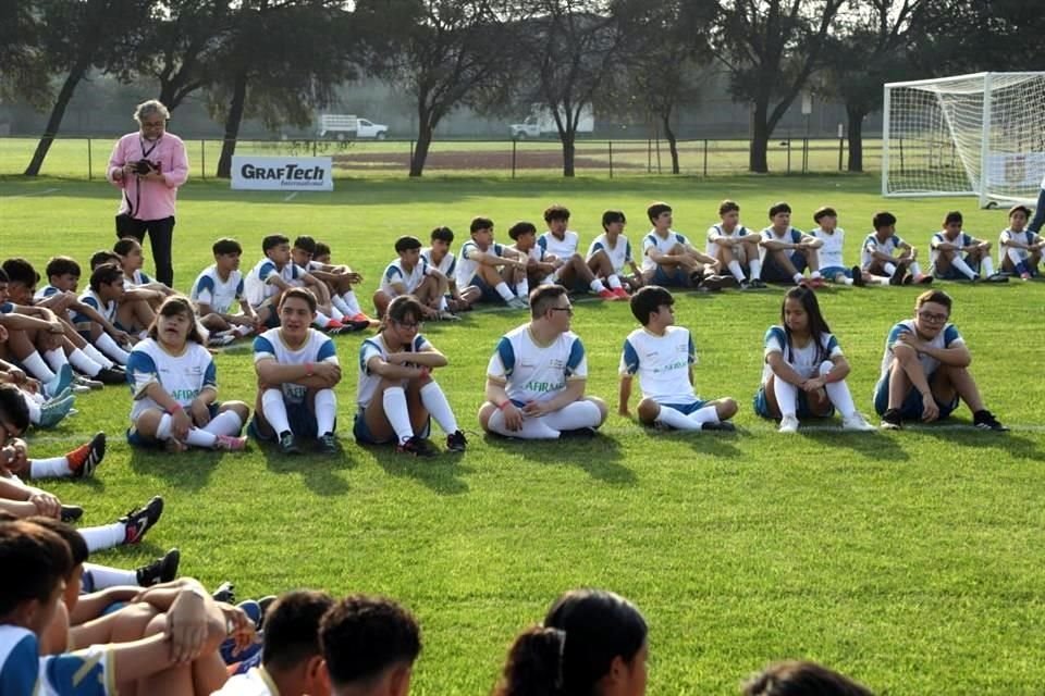 La escuela, que se encuentra en Apodaca, atenderá también a niños, niñas y jóvenes con Síndrome Down, trastorno generalizado del desarrollo, discapacidad intelectual y trastornos del espectro autista.