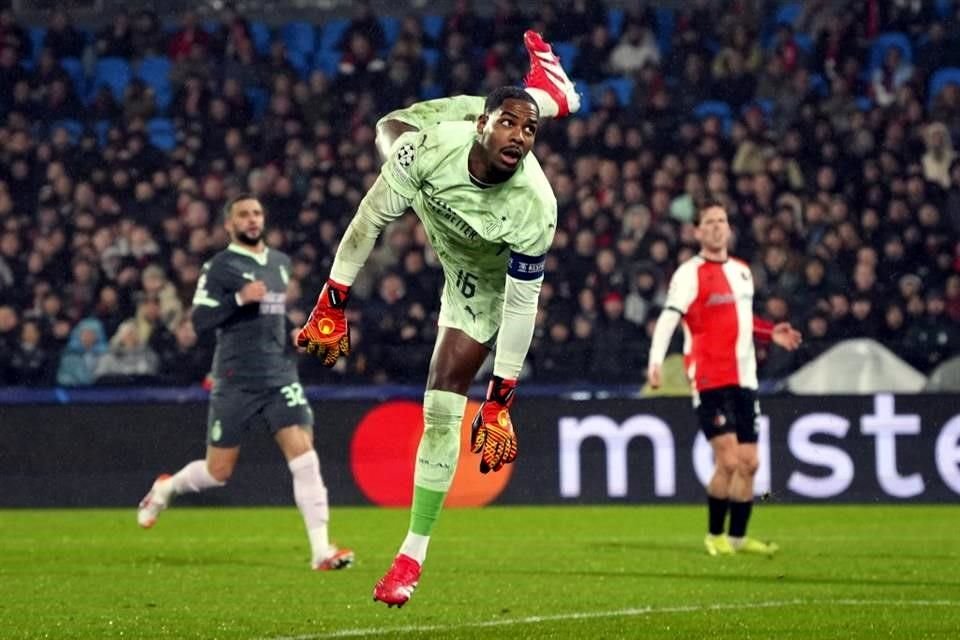 Mike Maignan falló en el tanto de Feyenoord.