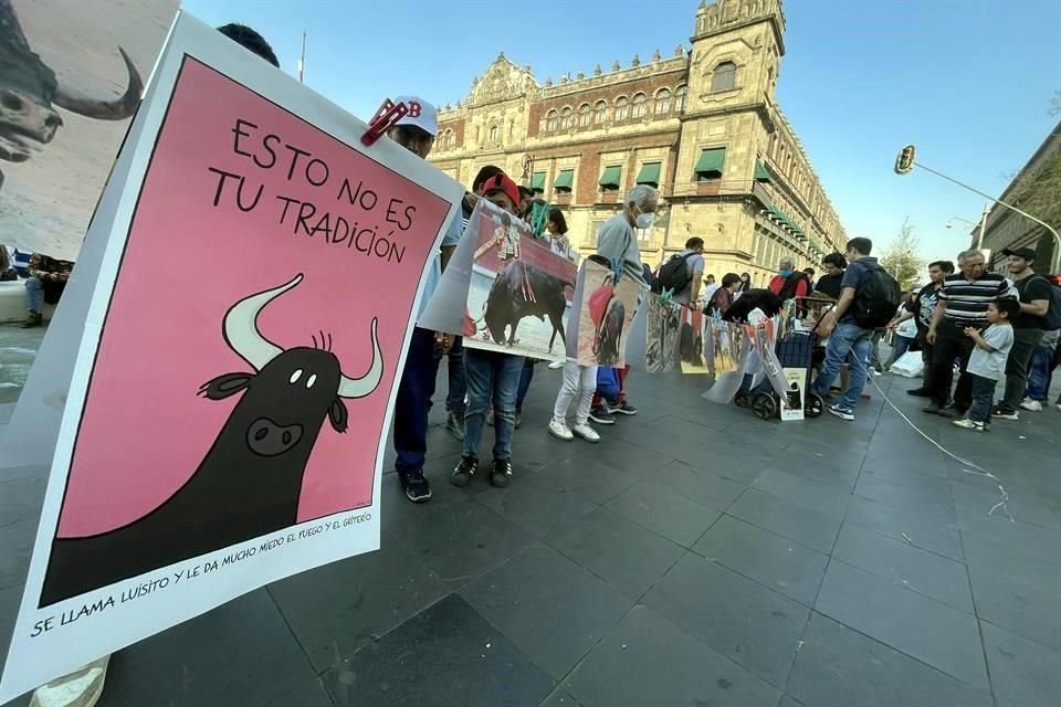 La fecha límite para dictaminar la iniciativa ciudadana que busca prohibir las corridas de toros fue el 4 de marzo; morenista interpuso recurso para frenar la discusión.