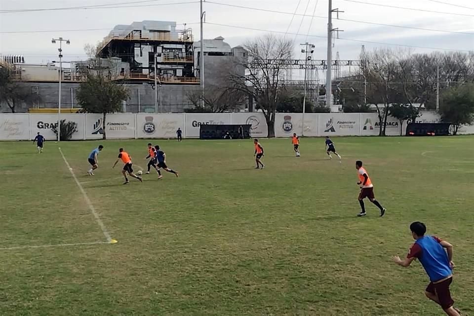 El Real Apodaca, que milita en la Liga Premier, Segunda División de la Liga MX, entrenó ayer con miras a su juego del domingo.