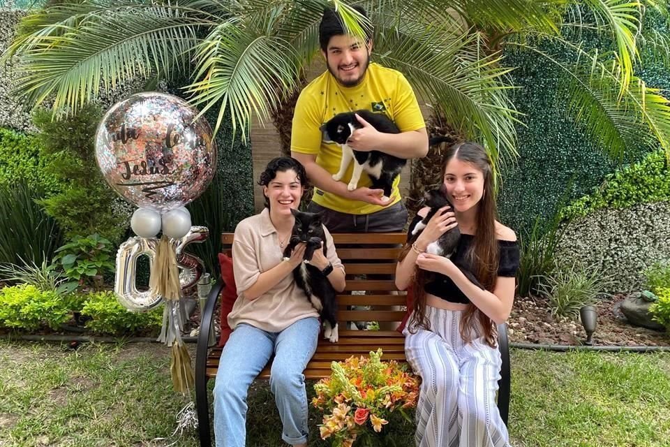 Leslie, Carlos y Ana Carolina Saucedo Bahena.