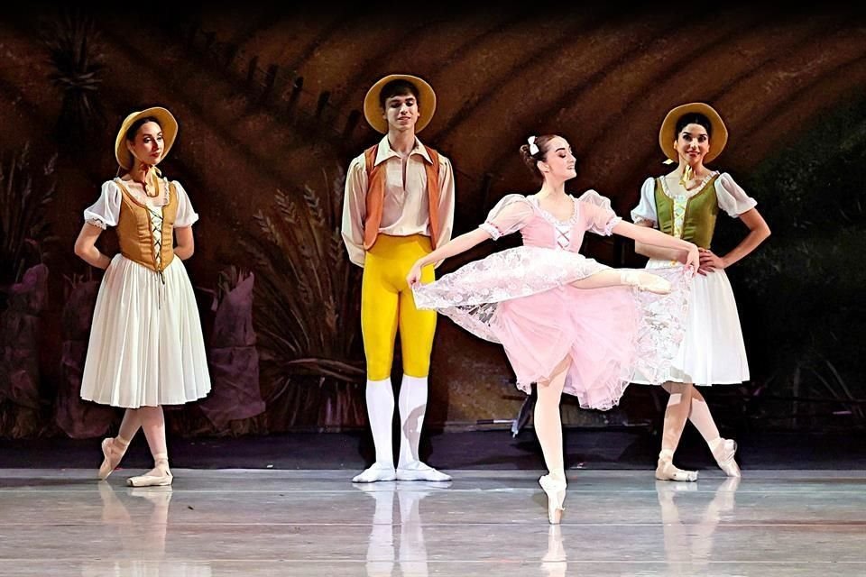 'La Fille Mal Gardée' y pasajes de 'Napoli' del Ballet de Monterrey.