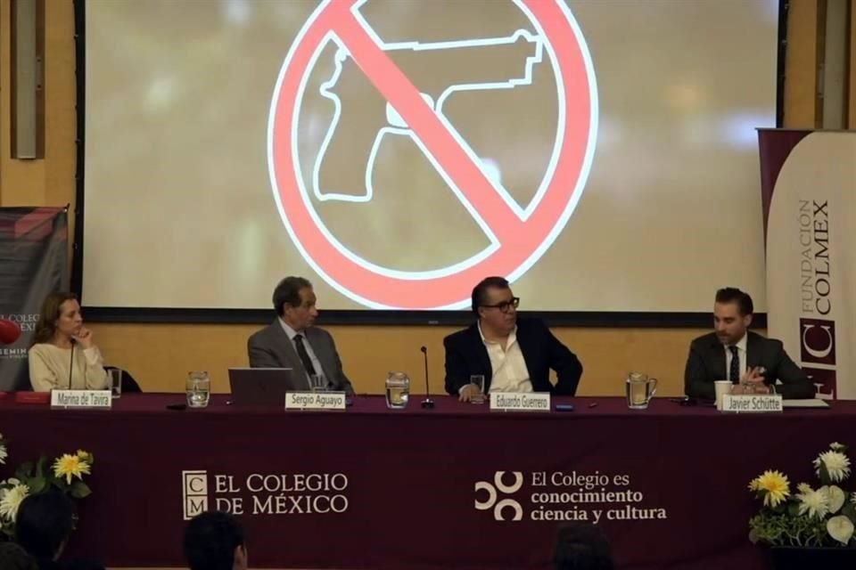 Analistas asistieron en el Colmex a la mesa 'Aporte del Seminario sobre Violencia y Paz en la discusión sobre las armas de fuego en México'.