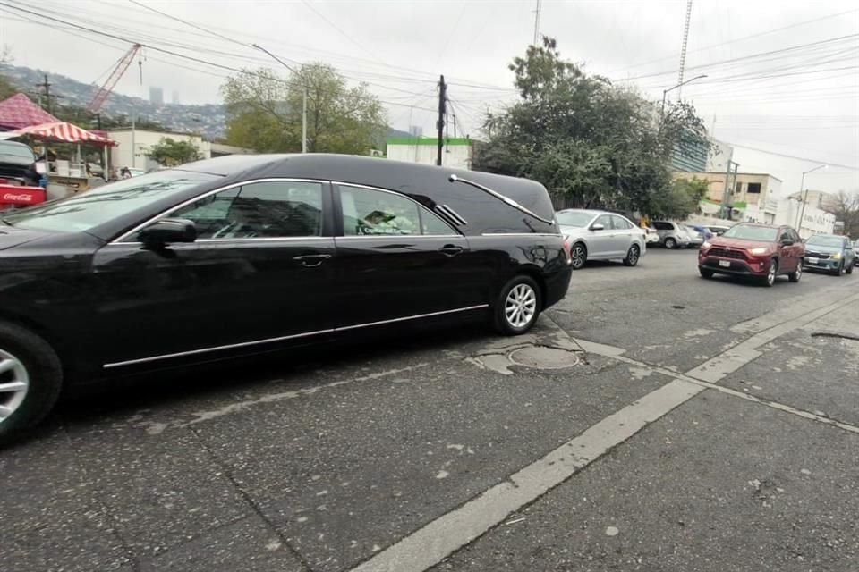 Tras la misa, el cortejo fúnebre partió al panteón Jardines de Juan Pablo, en Apodaca, donde Ana Carolina fue sepultada