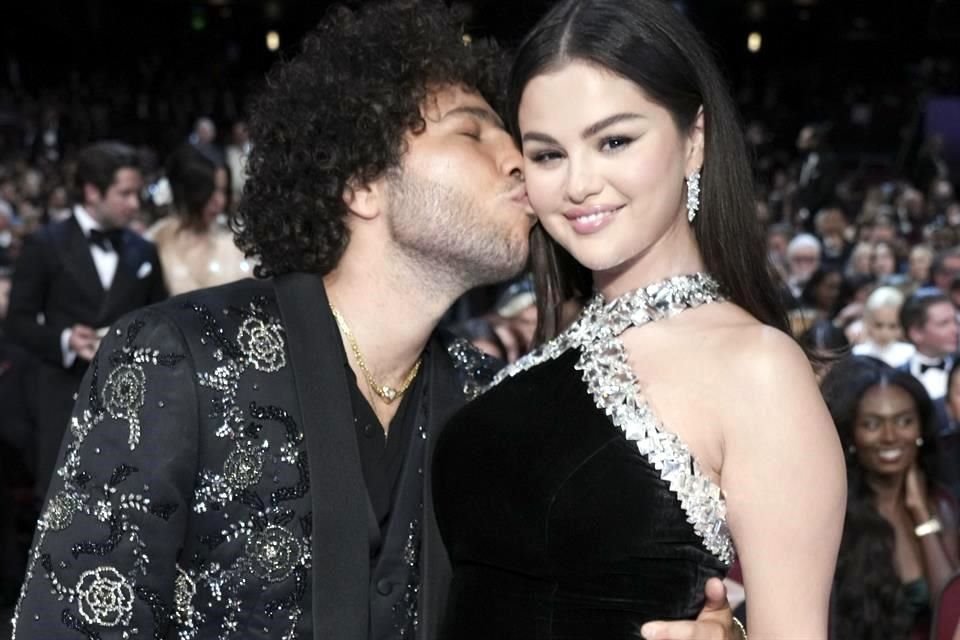 Selena Gomez y Benny Blanco, quienes están comprometidos, anunciaron el lanzamiento de un disco en conjunto: 'I Said I Love You First'.