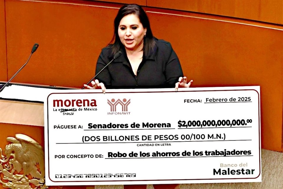 La panista Mayuli Latifa exhibió un cheque gigante por dos billones de pesos, el que Morena se cobraría, dijo, a expensas de los ahorros de los trabajadores. 