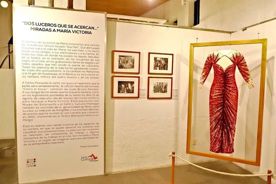 La exposición presenta 60 imágenes que dan cuenta del nacimiento artístico de María Victoria y su trayectoria dentro de la historia del teatro, la radio, la televisión y el cine mexicano.