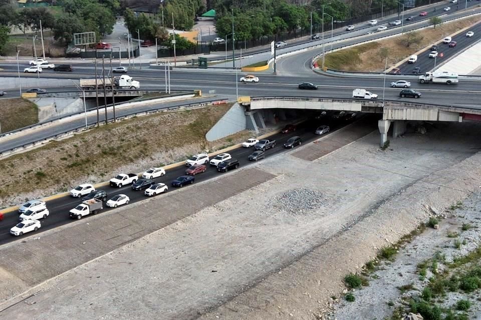 Algunas zonas de trabajo por la Avenida Constitución evidencian un claro rezago.