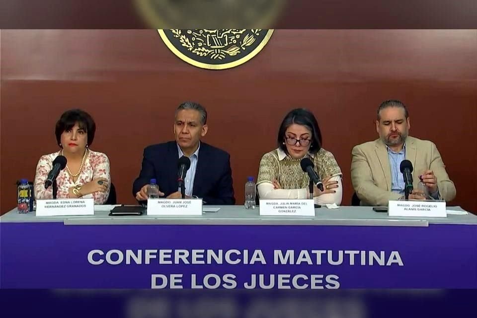 Durante su conferencia matutina, juzgadores federales lamentaron que la Corte claudicara en la defensa del Poder Judicial tras anular amparos contra la elección de jueces y ministros.