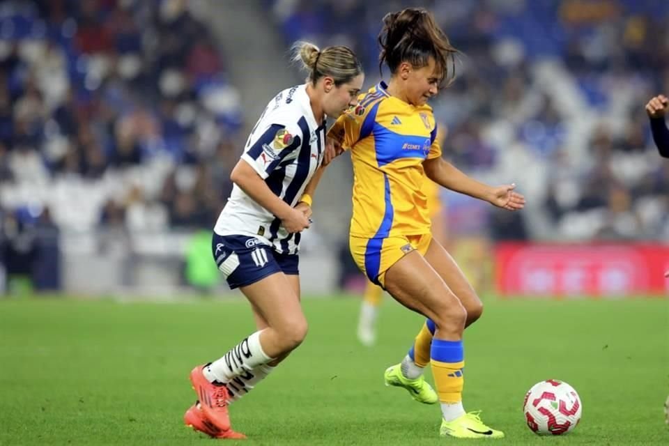 Ana Costa marcó el 2-0 para Tigres Femenil.