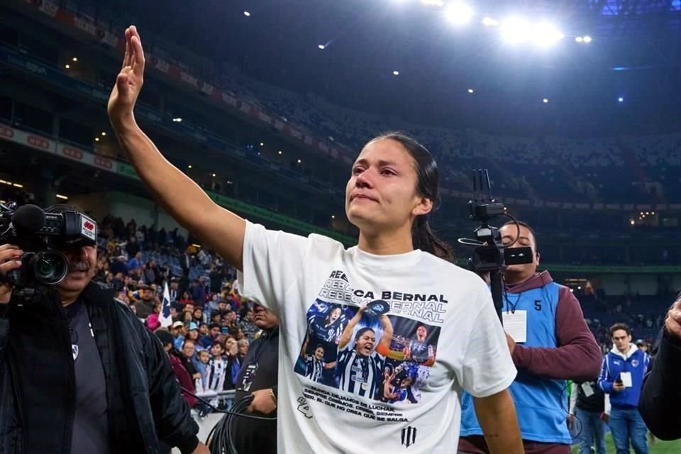 El partido significó el adiós de Rebeca Bernal de Rayadas, para emigrar al futbol de Estados Unidos.