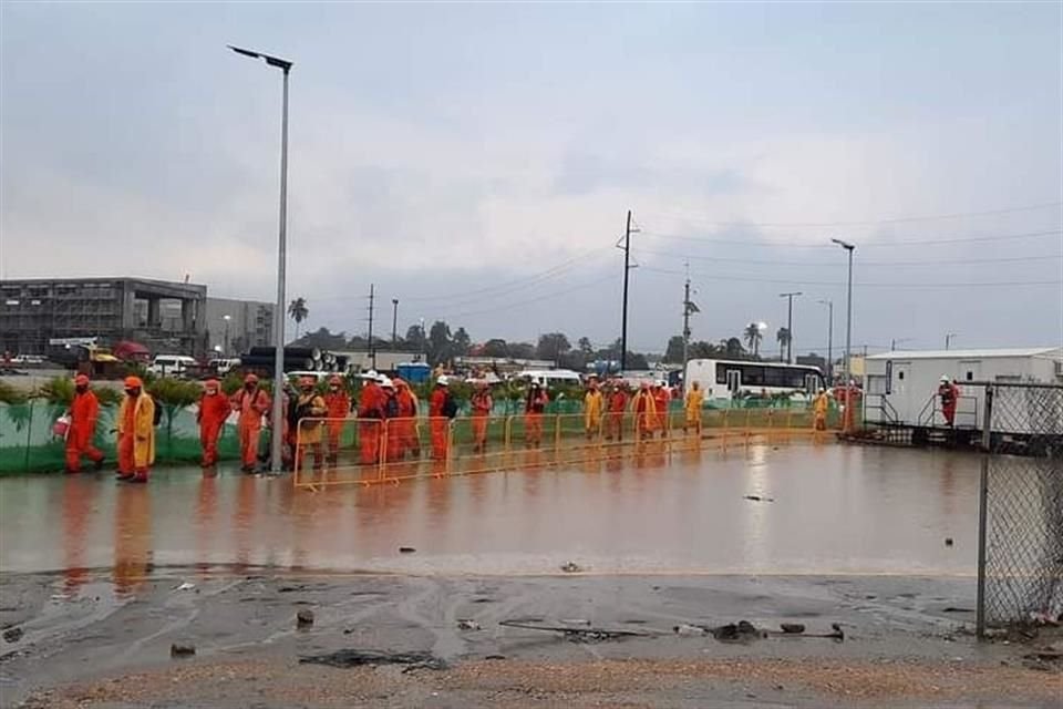 En 2022, las lluvias provocaron inundaciones en varios sectores donde se construye la refinería Dos Bocas Olmeca en el Municipio de Paraíso.