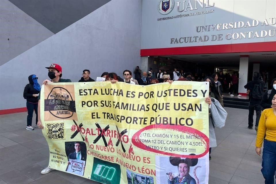 Los manifestantes marcharon por diversas facultades.