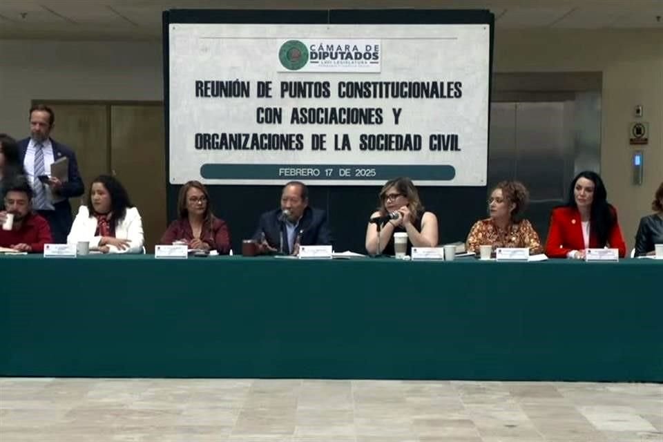 Durante la discusión en la Comisión de Puntos Constitucionales de San Lázaro, productores de maíz de aseguraron que en el País no se siembran productos transgénicos