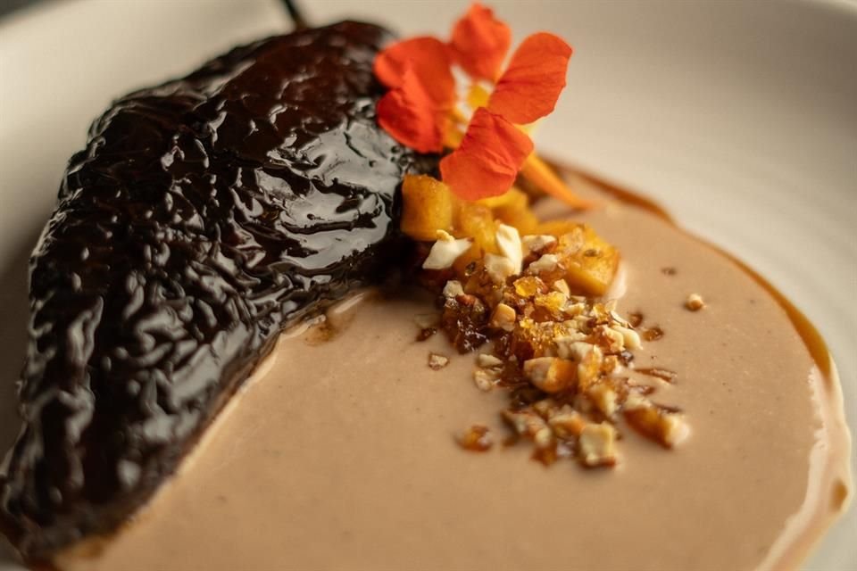 Para el postre, el chef creó un chile dulce, una reinterpretación del mole.