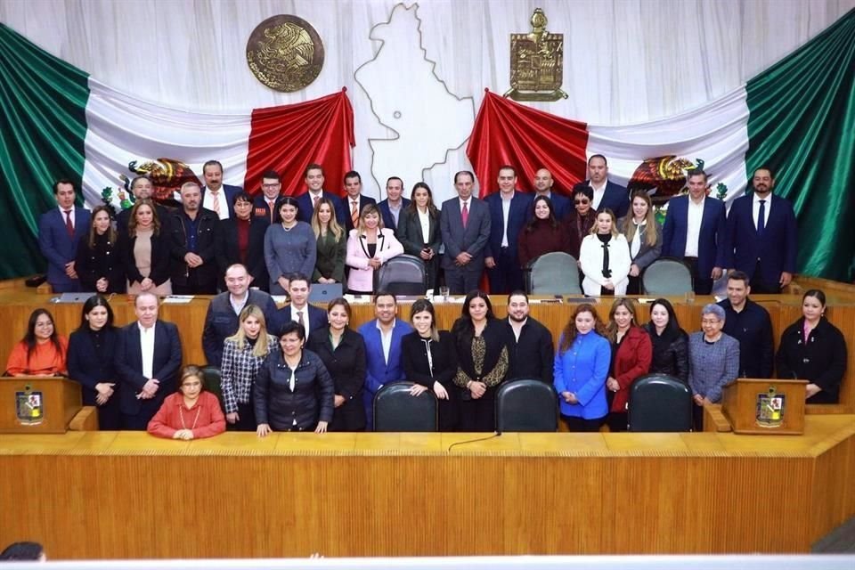 El abogado fue designado con el voto unánime de los 42 diputados locales.