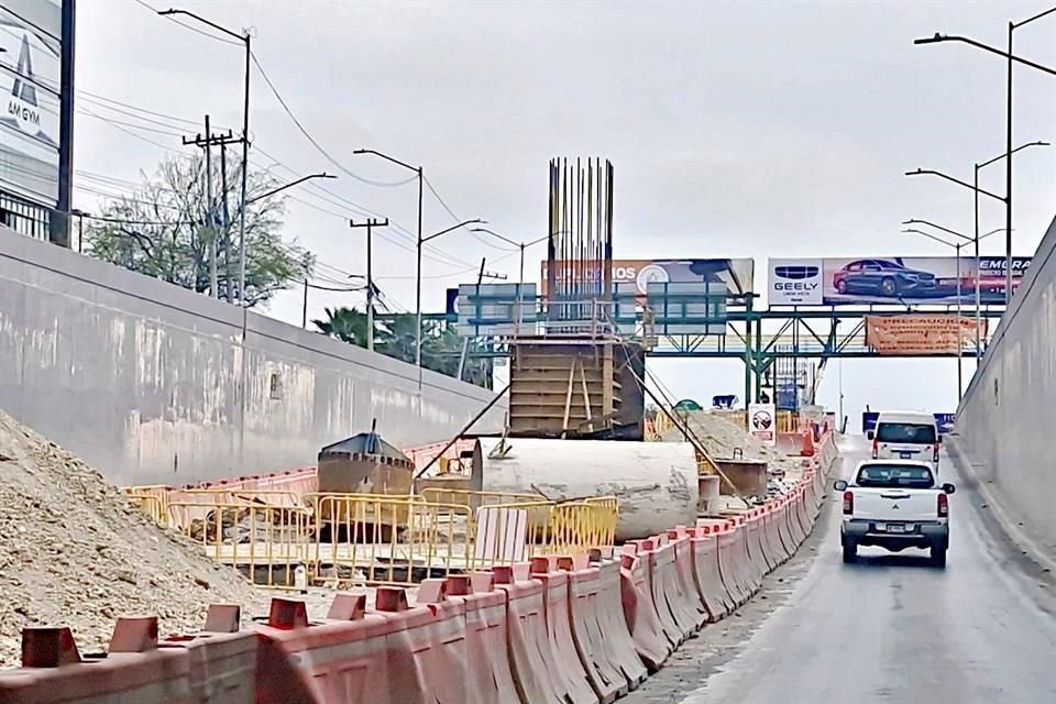 En la Avenida Miguel Alemán se observan frentes de trabajo de la Línea 6 sin personal laborando