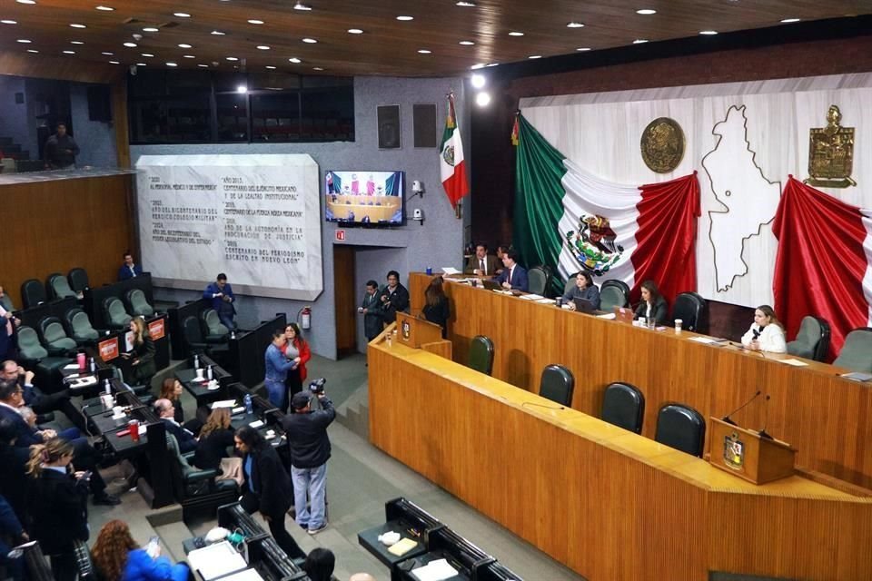 En una maratónica jornada, los Diputados locales avalaron la Ley de Ingresos y la de Egresos del Estado.