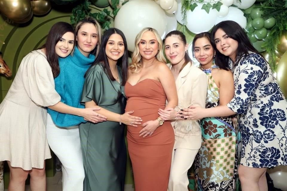 Debahí Ochoa, Gisselle Flores, Fernanda Saldaña, Scarlet Rocha de Santana, Karen Alvarado, Estefany Flores y Lucía Salas