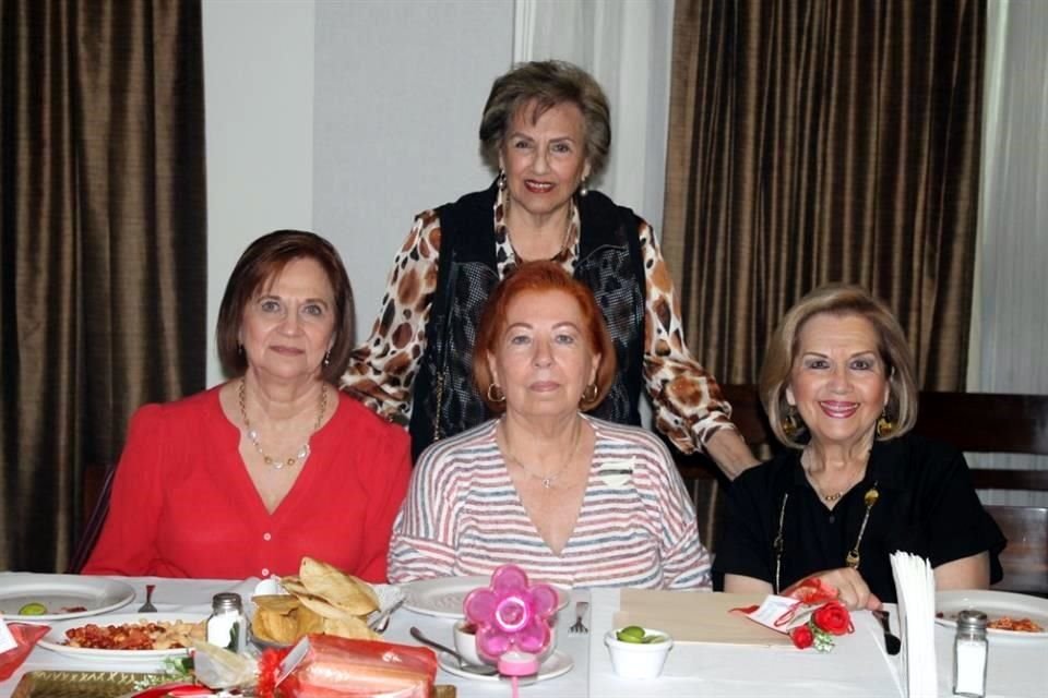 Consuelo de Villarreal, Lydia Villarreal, Alejandra Llamas y Martha de la Garza