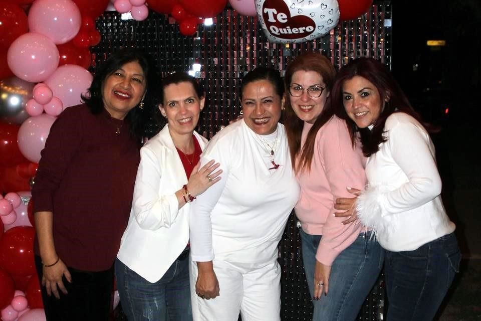 Ana Claudia Garza, Marcela Alanís, María Elena Escobedo, Olinda González y Karina Mercado